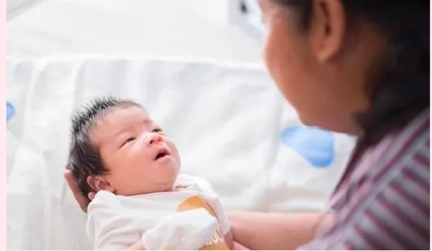 了解新生儿意识状态，开发宝宝的早期教育