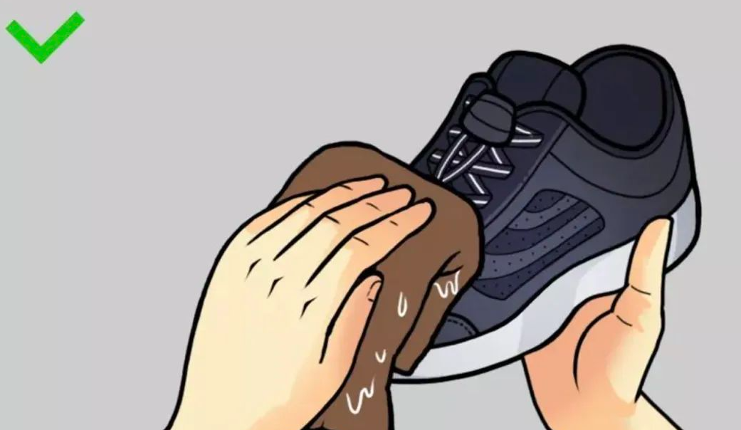 告别鞋履护理烦恼，专业洗涤服务，让男士爱鞋如新每一天！